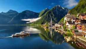 Haus am Hof 15th century house in the city center with lake view balcony Hallstatt